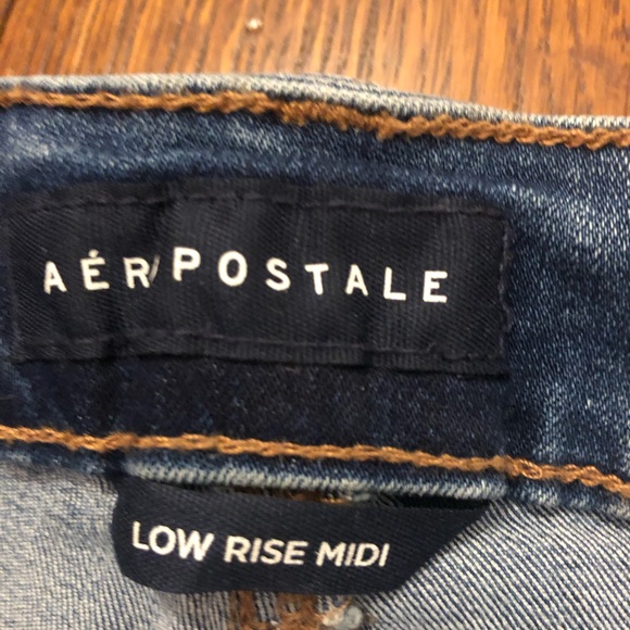 Aeropostale low rise midi Jean shorts - Picture 2 of 4